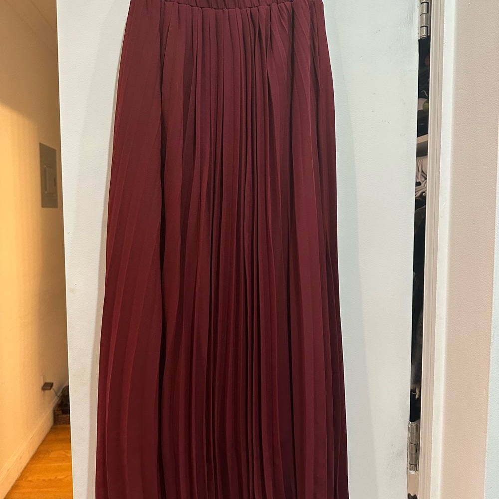 BD Collection Burgundy Pleated Skirt in Size Small